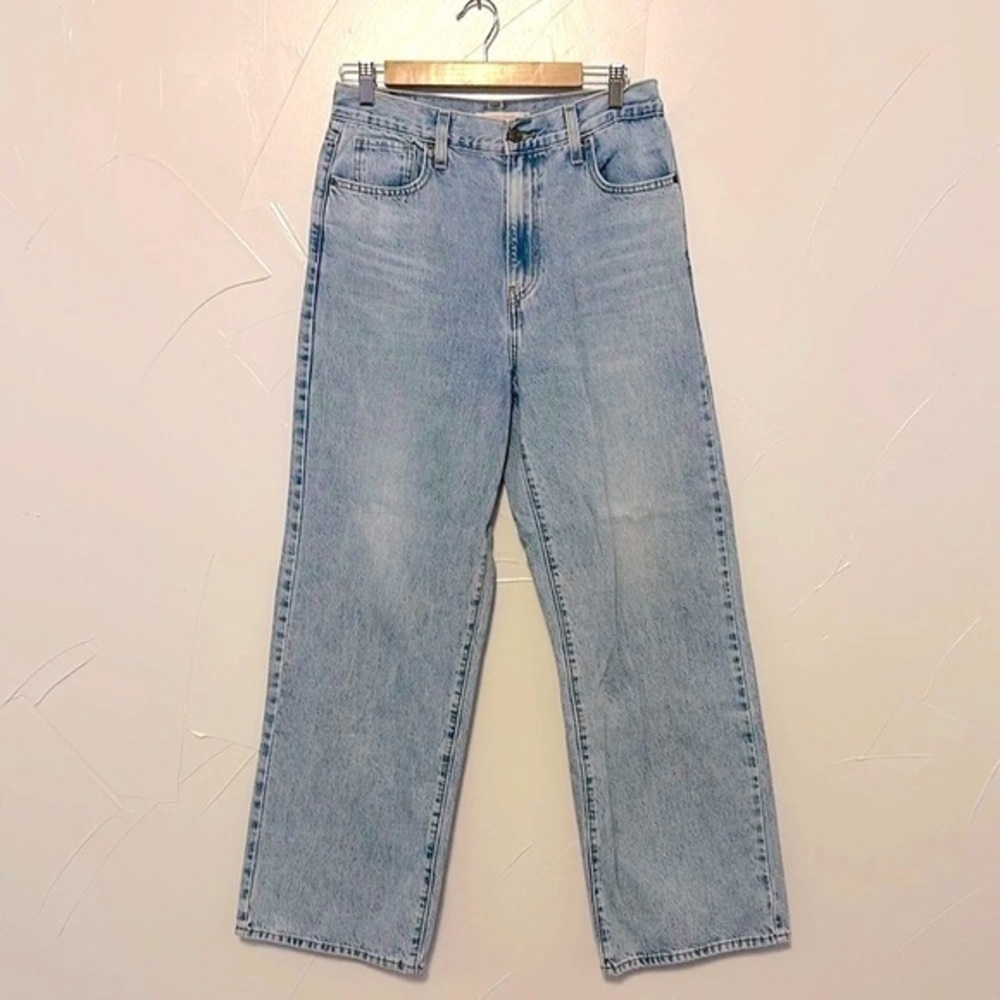 Levi’s High Waisted Straight Jeans 29, inseam 28.